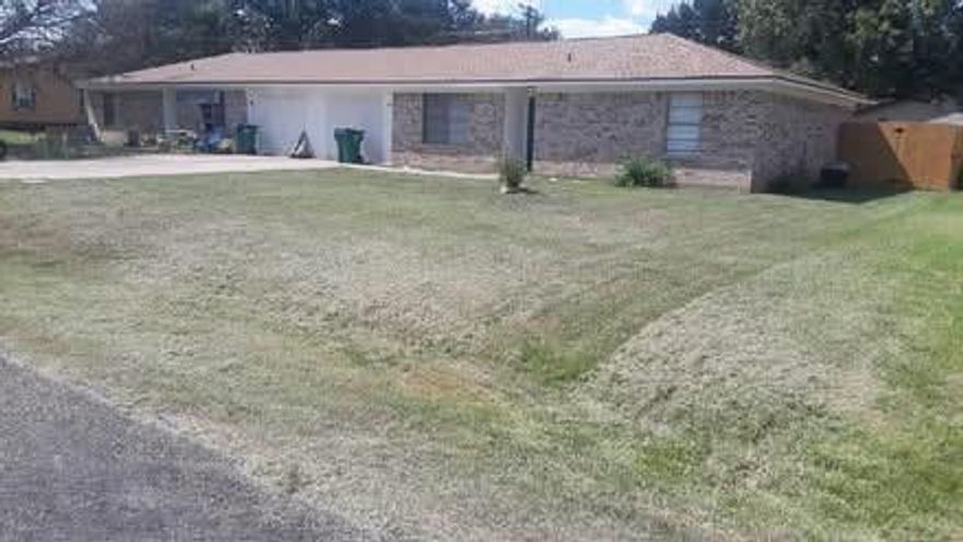 Country living at its best. Nice 2-2 large duplex apartment with uge all fenced in backyard.
All electric, owner pays all utilities. Comes with Refrigarator, dishwasher, vent a hood, electric range, washer dryer hook in its own utility room.
Landlord takes care of yard.
1 dog 30lbs or less adult allowed, no rottwiler, pitbull, doberman. Call owner agent for additional information if needed.
1 cat allowed
$500 none refundable pet deposit.
Great location, minutes to Interstate 35, restaurants, HEB, Home Depot etc...
Looking for long term renters minimum 1 year. 

Oner is a licensed Real Estate Broker in Texas.