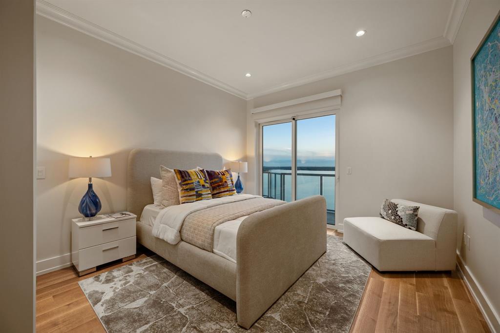 Lakeside Tower - Residential