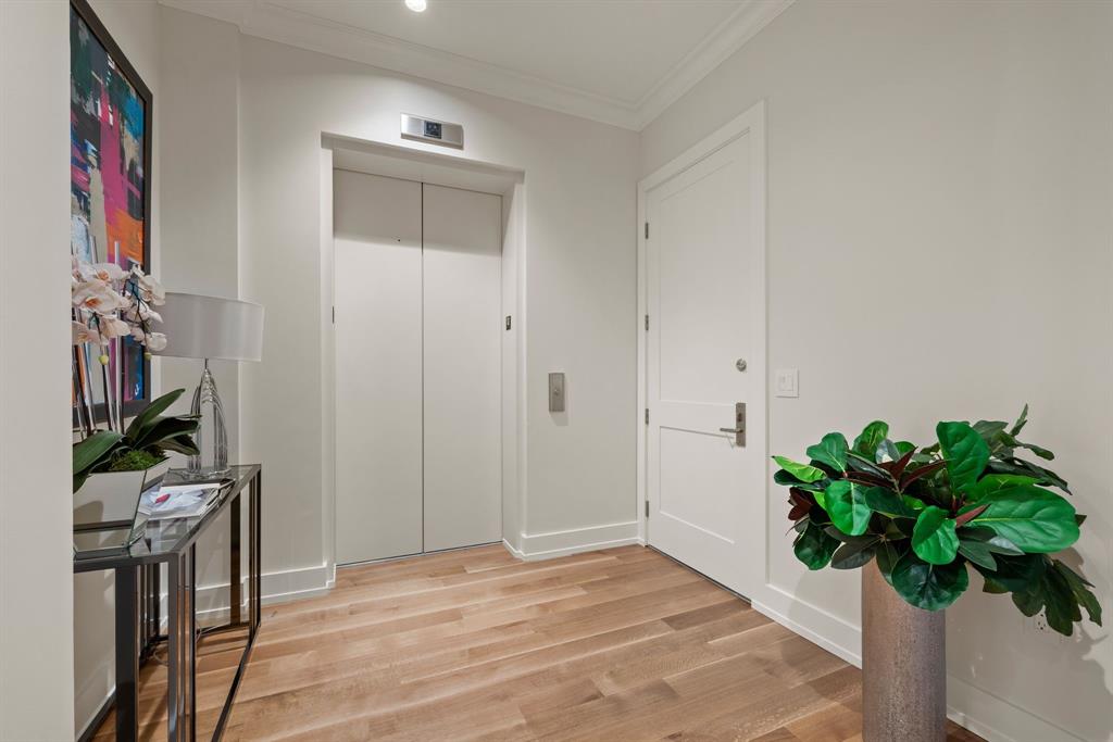 Lakeside Tower - Residential