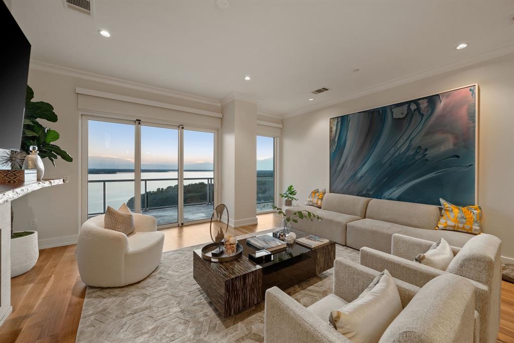 Lakeside Tower - Residential