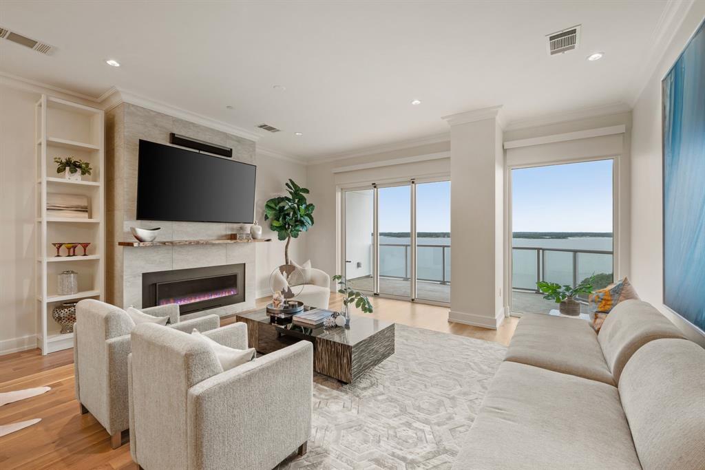 Lakeside Tower - Residential