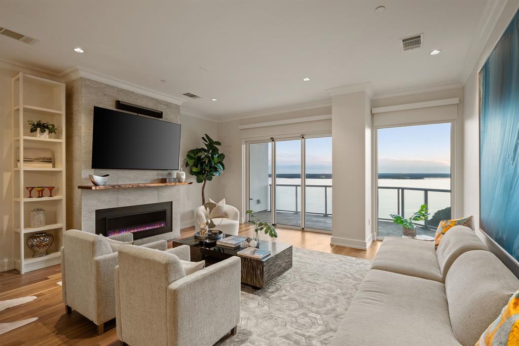 Lakeside Tower - Residential