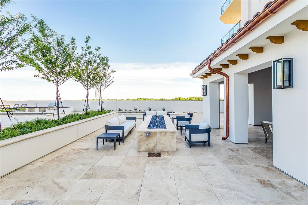 Lakeside Tower - Residential