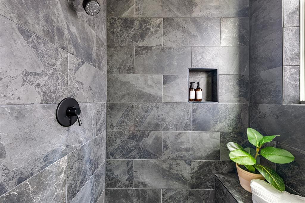 TERRACES ON BEE CONDO - Residential Lease