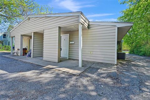 Photo of 816 S Crockett Street #3, Sherman, TX 75090 (MLS # 21240566)