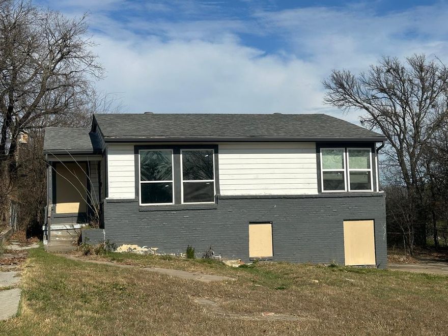 Great opportunity to own a spacious 3 bedroom 2 bath home in an established Fort Worth neighborhood. Situated on an oversized 0.27-acre lot, this 1,445 sq ft property features an attached 2 car garage and a flexible floor plan with great potential. Built in 1956, the home is ready for updates and improvements, making it an excellent option for buyers looking to renovate and add personal touches. Large yard provides plenty of space for outdoor living, expansion, or landscaping improvements. Convenient location with easy access to local amenities and commuting routes. Check it out!