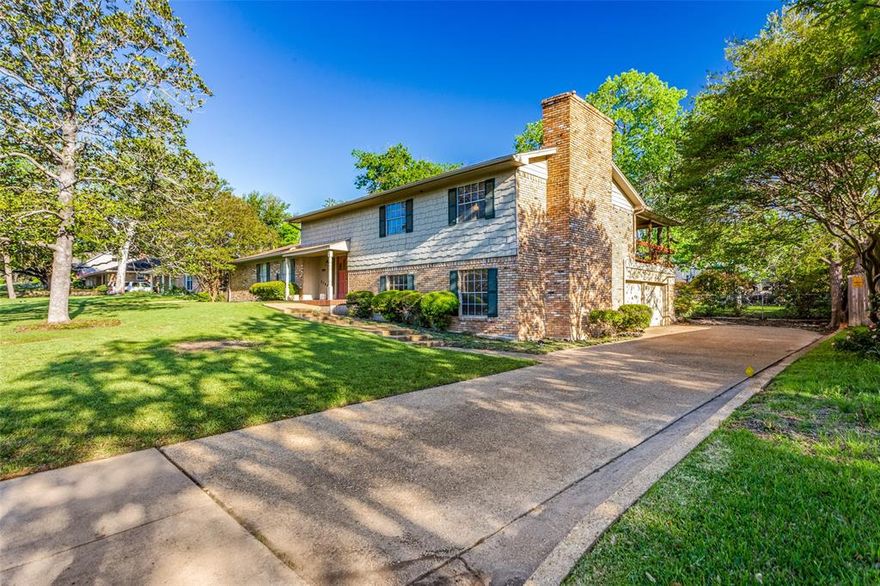 Single-family home in the heart of Fort Worth looking for it's next chapter.  This home sits on a sprawling .30 acre lot on a wide, tree lined street in an established neighborhood. This spacious one owner residence offers 3007 square feet of living space, featuring 4 bedrooms and 2 bathrooms, making it a great possibility for a full remodel.
This home is in an estate and being sold as-is.  No survey.  Buyer to verify schools square footage and taxes.