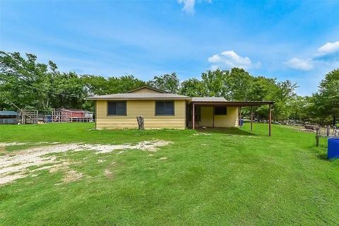 Photo of 17091 County Road 339, Terrell, TX 75161 (MLS # 21238306)