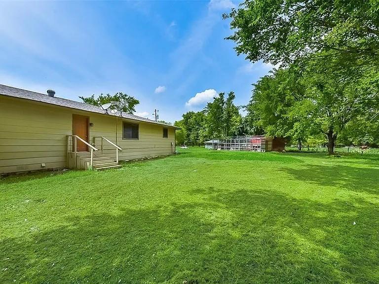 E ABLES, TRACT 706.00; 2.0 ACRES, & HOUSE - Residential