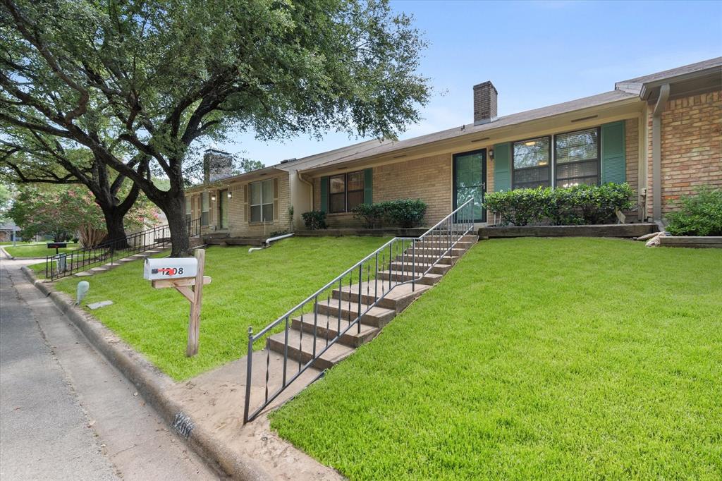 1208 Lexington Drive