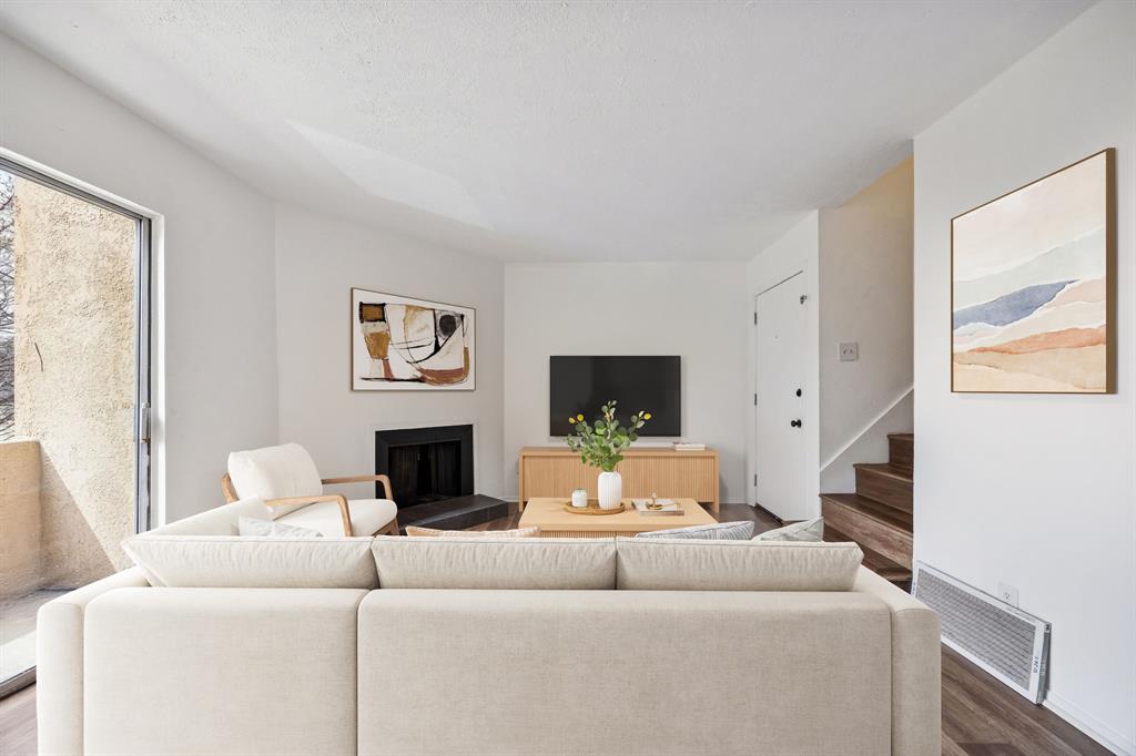 4044 Buena Vista Street 205