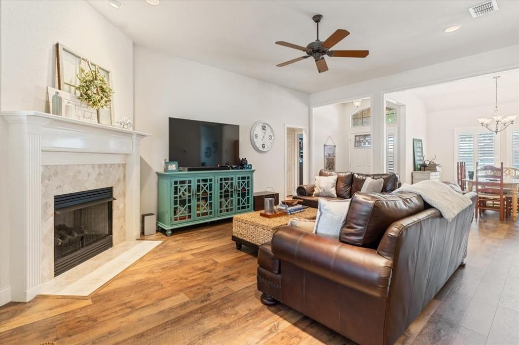 Crowley, Texas 76036, United States, 3 Bedrooms Bedrooms, ,2 BathroomsBathrooms,Residential,Pending,123501