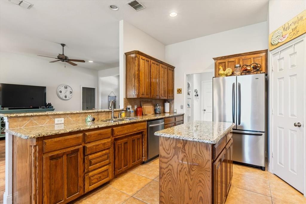 Crowley, Texas 76036, United States, 3 Bedrooms Bedrooms, ,2 BathroomsBathrooms,Residential,Pending,123501