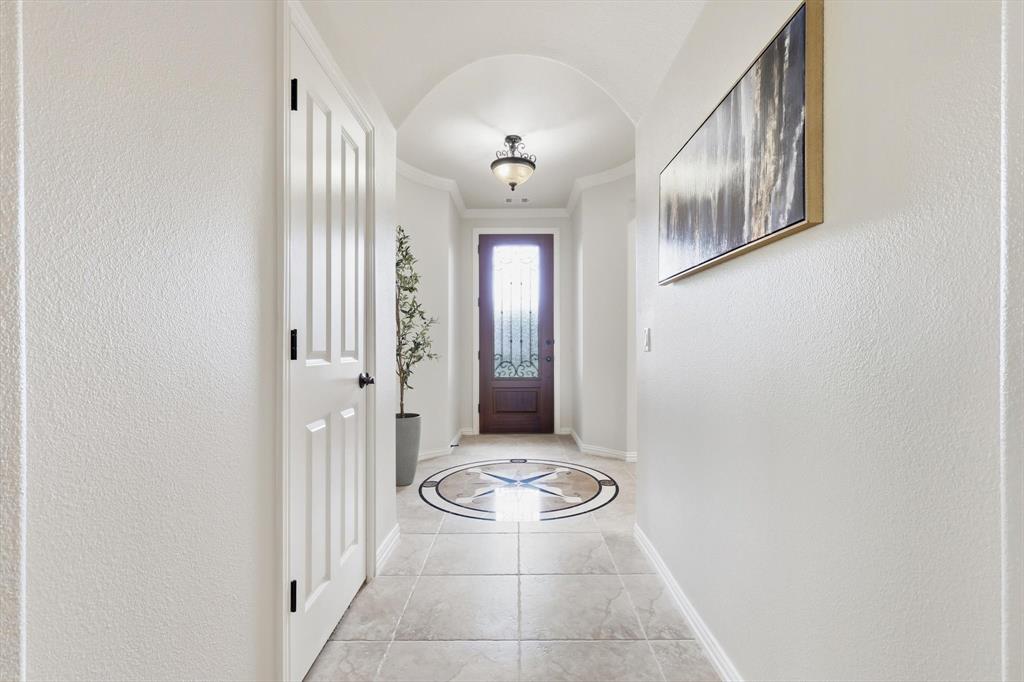9904 Lindenwood Trail