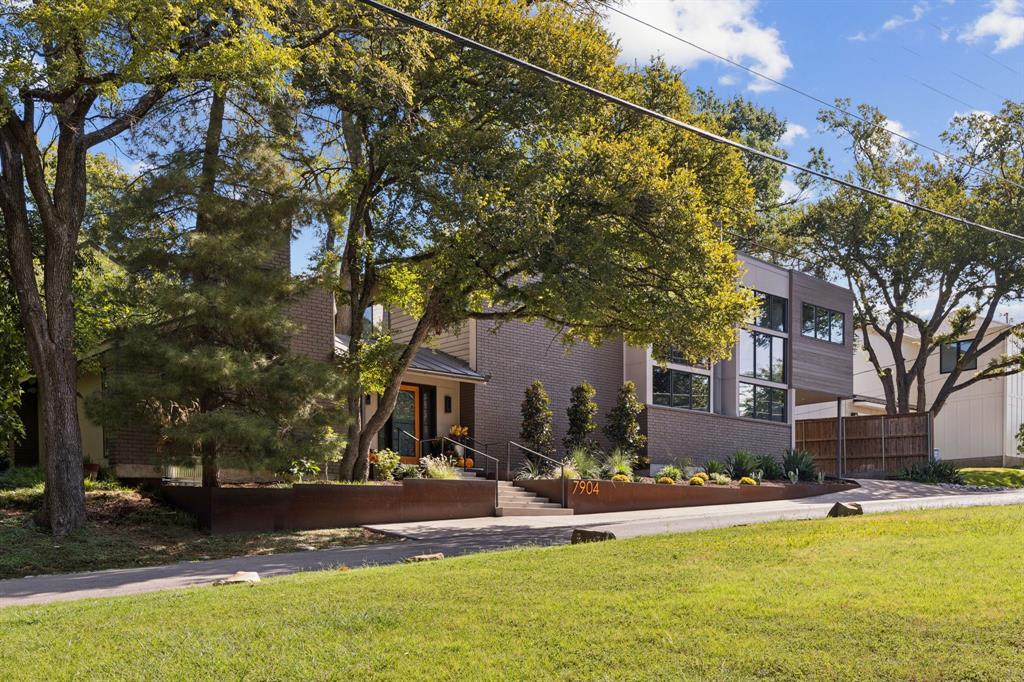7904 Deer Trail Drive