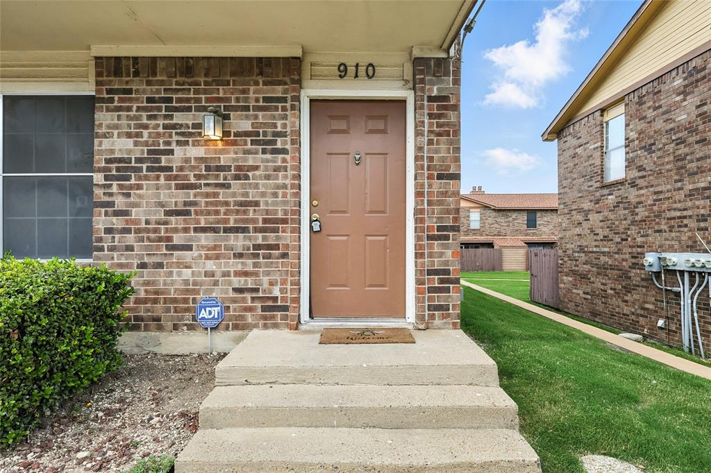 910 Cedar Terrace