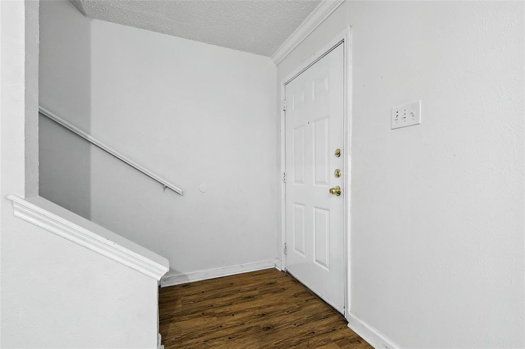 910 Cedar Terrace
