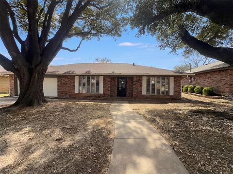 Photo of 5310 Firewood Drive, Arlington, TX 76016 (MLS # 21197784)
