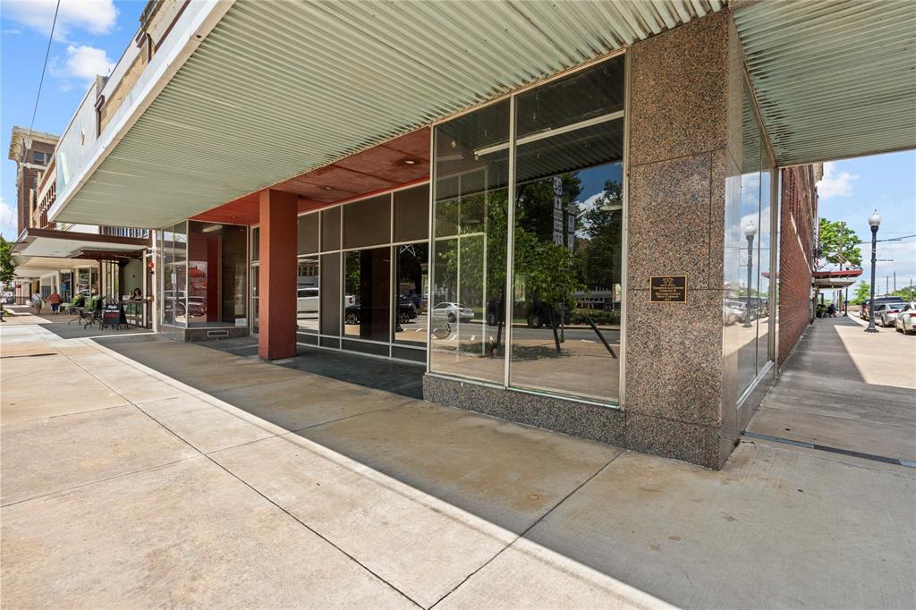 4 N North Plaza