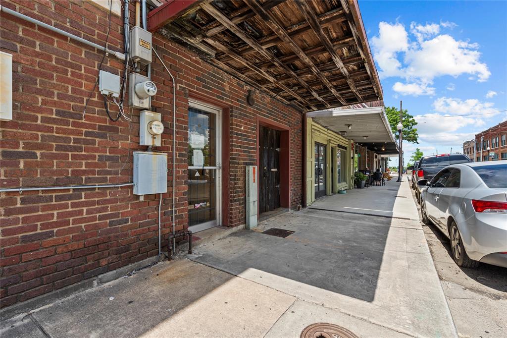 4 N North Plaza