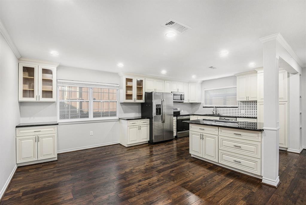 4309 Elmwood Court
