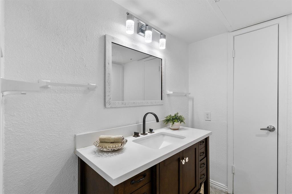 Hollows North Condo - Residential