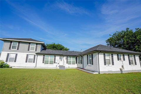 2026 S Hampton Road Glenn Heights TX 75154