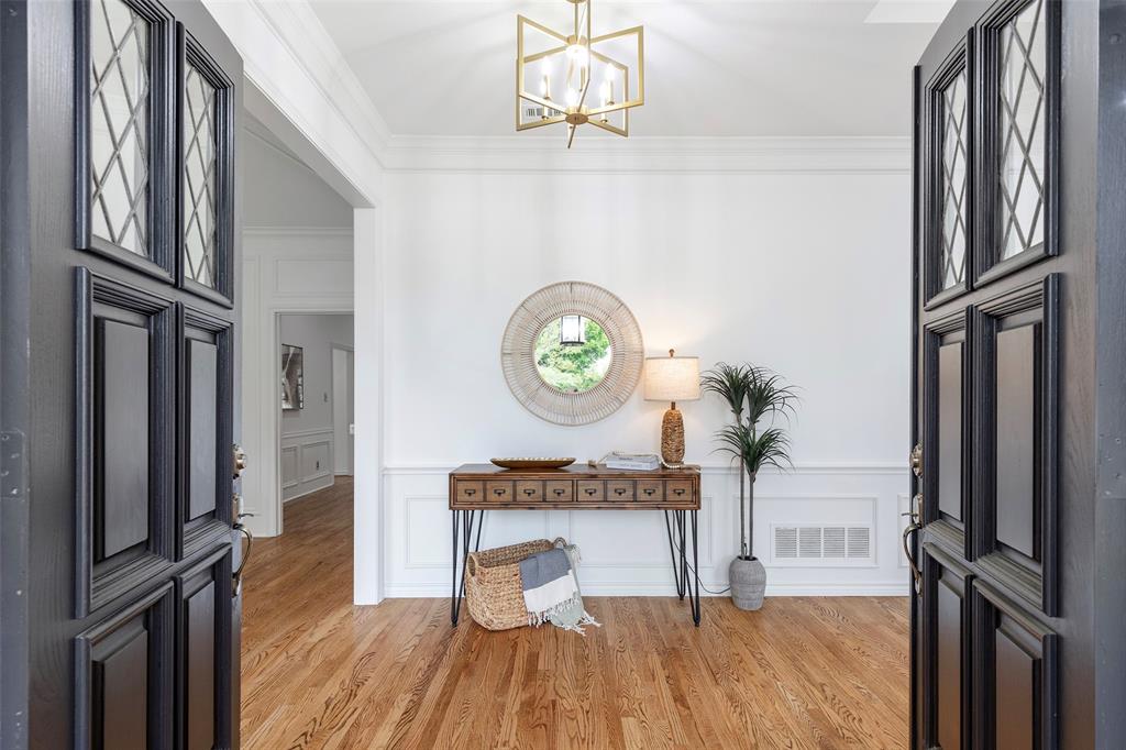 1820 Manor Lane