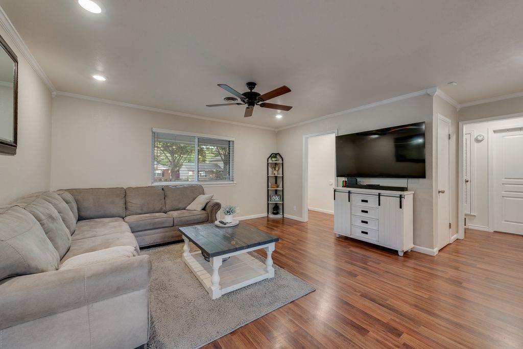 912 Oakwood Drive