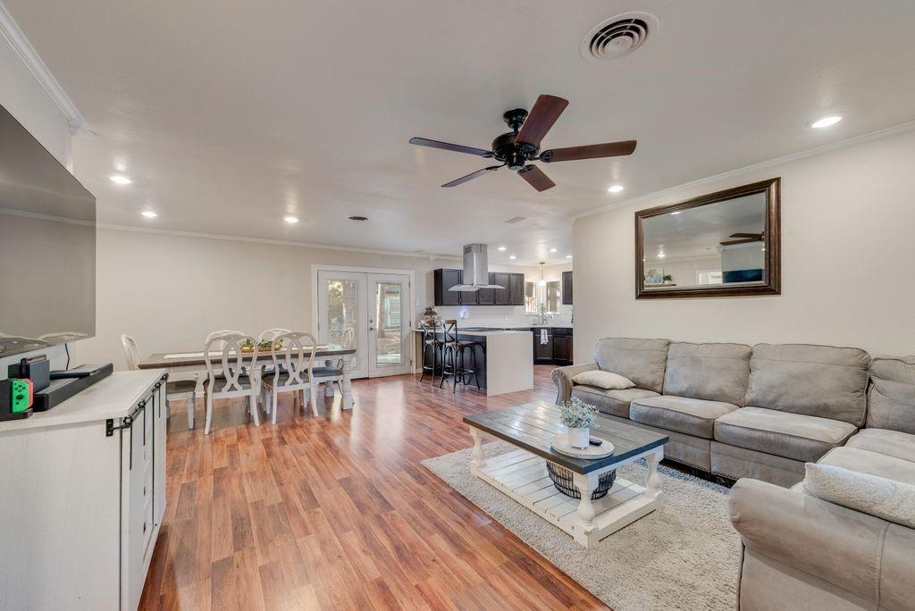 912 Oakwood Drive