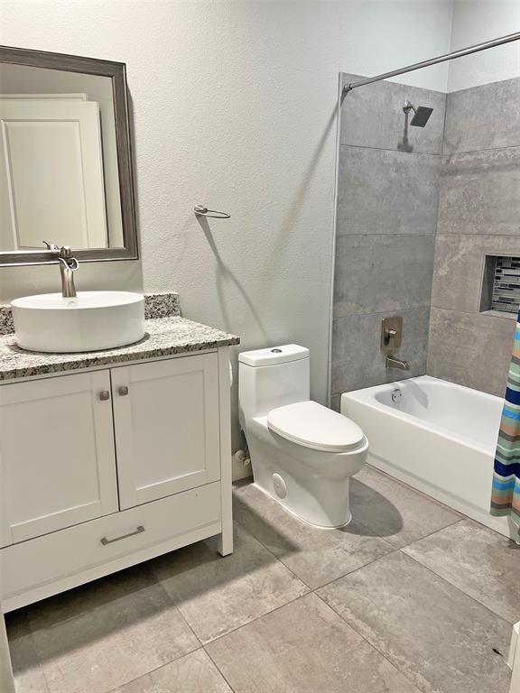 Waters Edge Condo - Residential Lease