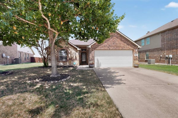 1336 SHELLEY DR, BURLESON, TX 76028 - Image e077f718a0ddab3dc26e3c74cc6c7321/4070068427