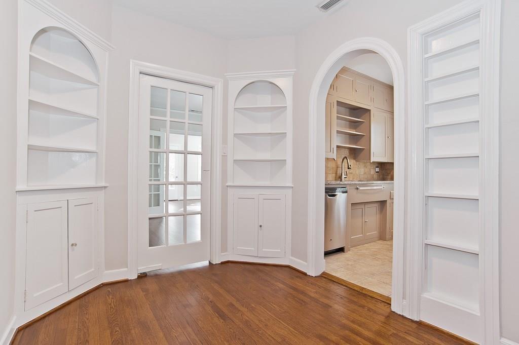 UNIVERSITY PLACE - Residential Lease