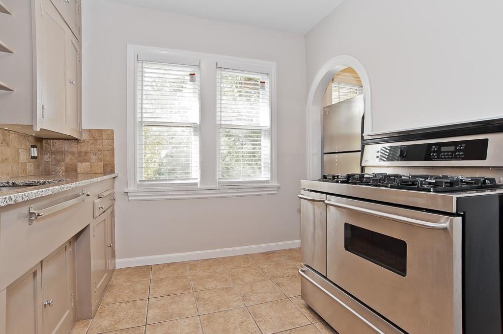 UNIVERSITY PLACE - Residential Lease