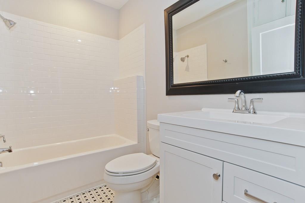 UNIVERSITY PLACE - Residential Lease