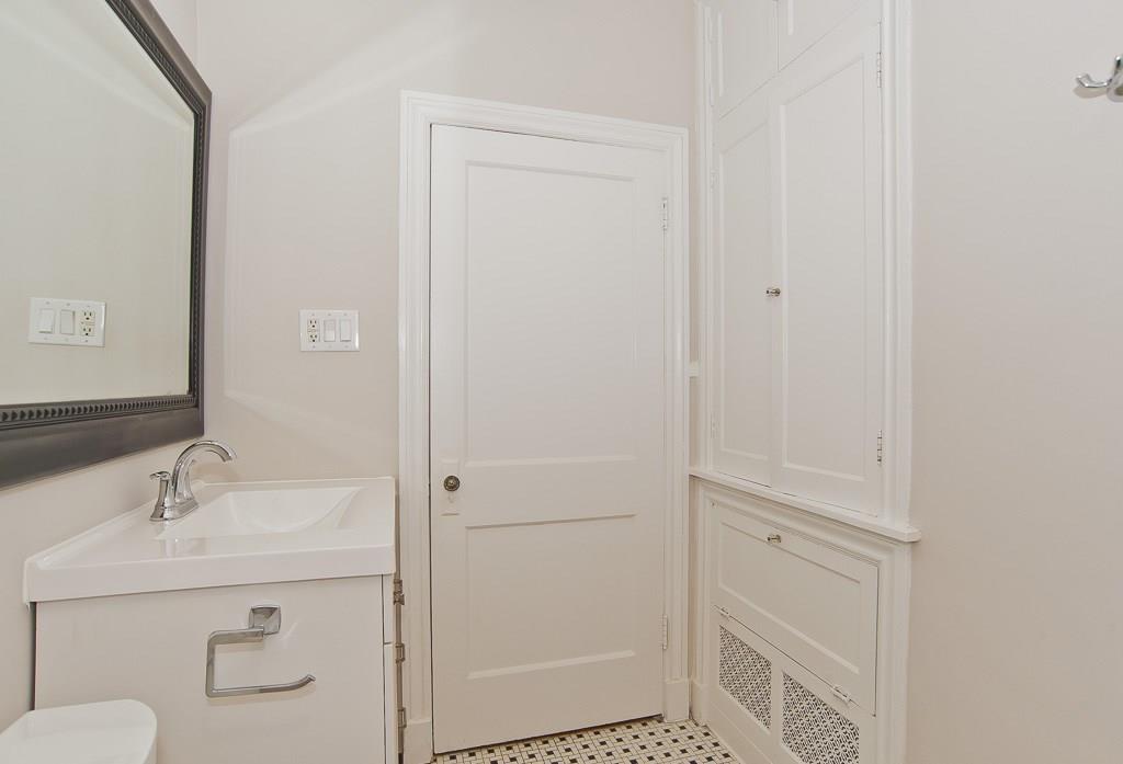 UNIVERSITY PLACE - Residential Lease