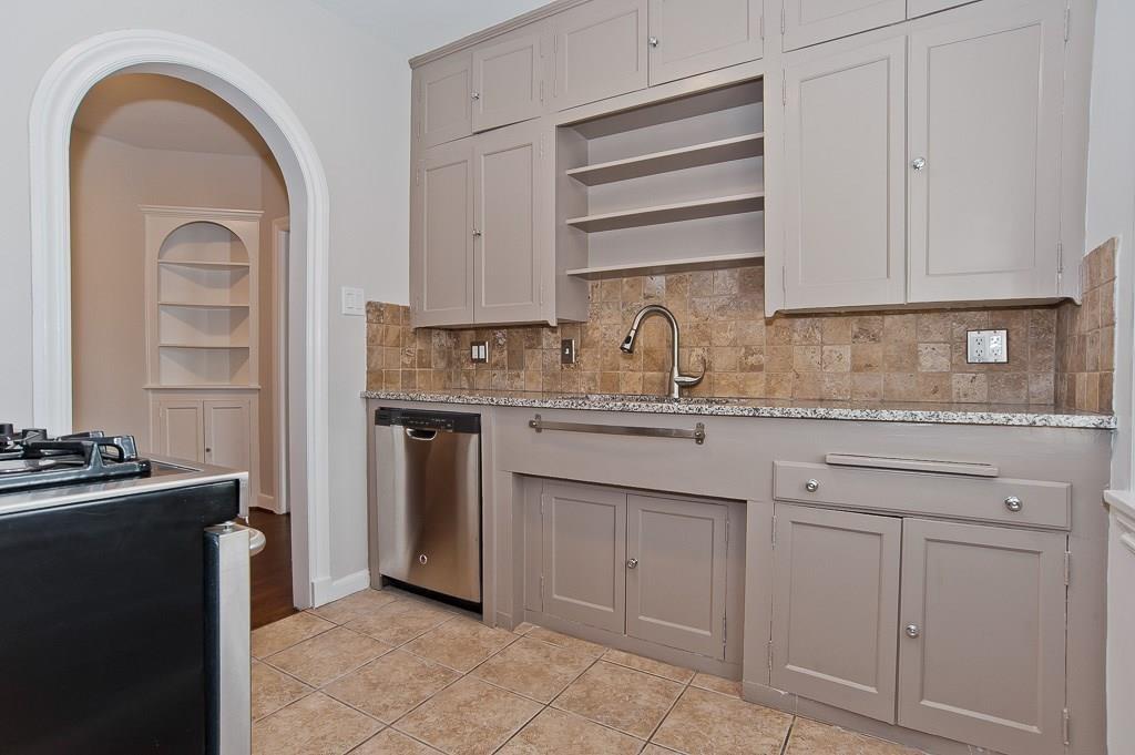 UNIVERSITY PLACE - Residential Lease