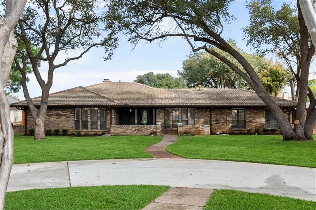 Photo of 2306 Sunnyvale Road, Grand Prairie, TX 75050 (MLS # 21206213)