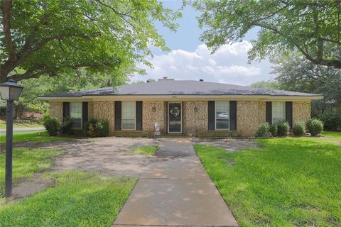 7251 Valley Dale Court Benbrook TX 76116