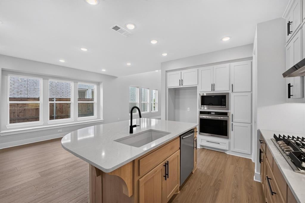 2713 Santa Monica Mews