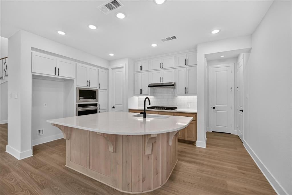 2713 Santa Monica Mews