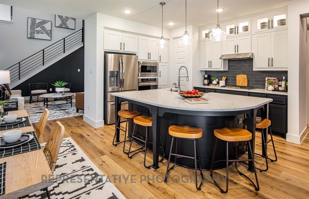 2713 Santa Monica Mews