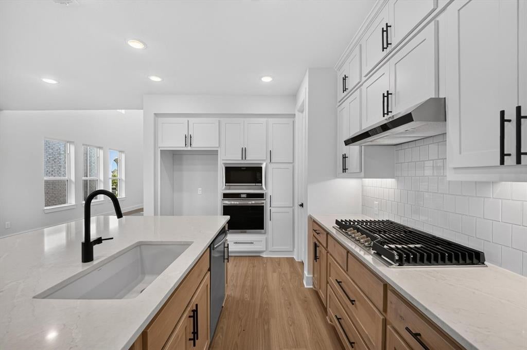 2713 Santa Monica Mews