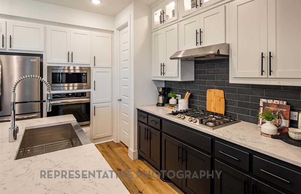 2713 Santa Monica Mews