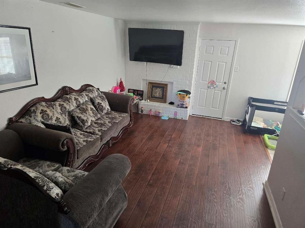 Photo of 805 Brookshire Circle, Garland, TX 75043 (MLS # 21156954)