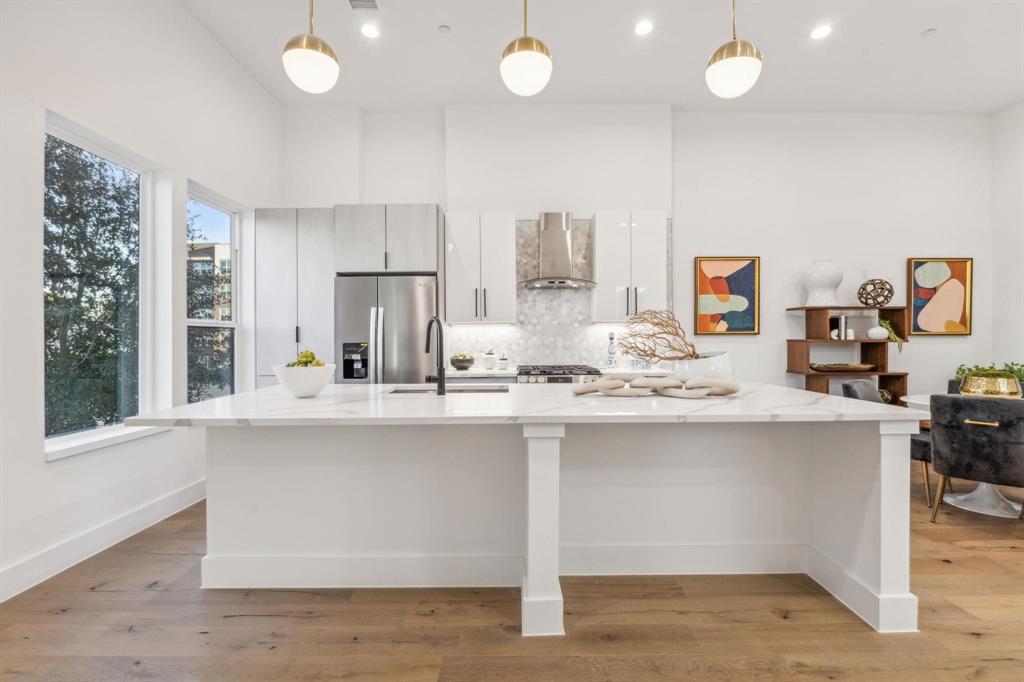 4208 Live Oak Street 201