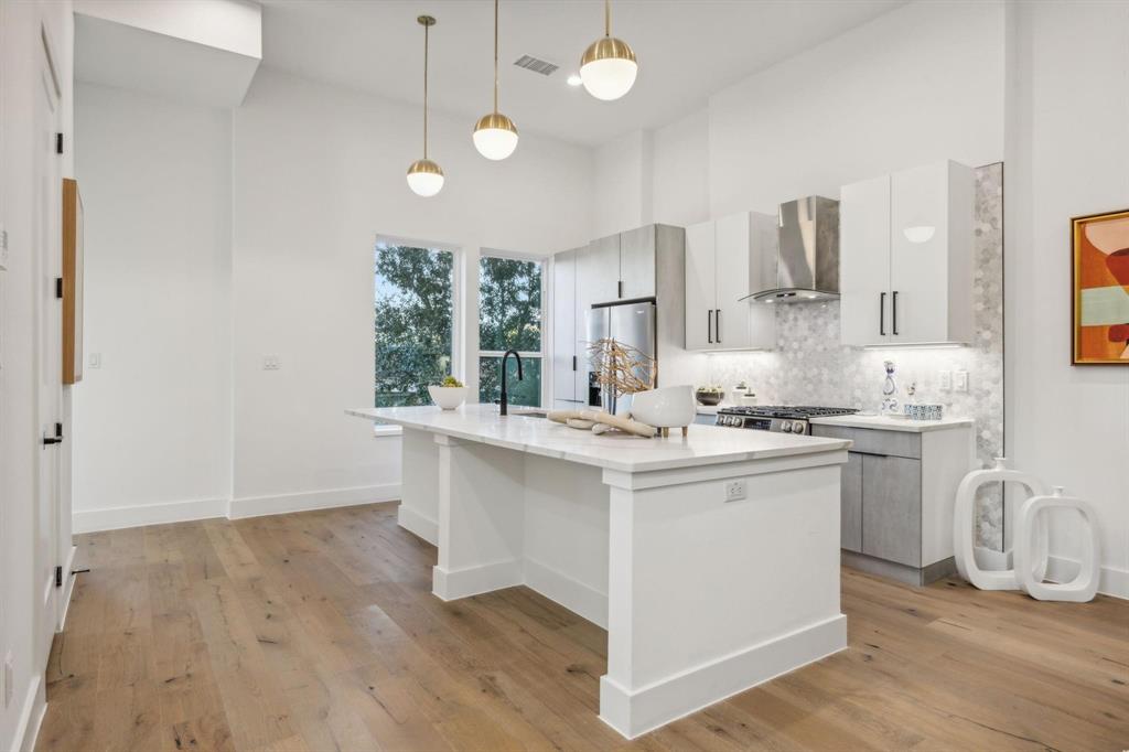 4208 Live Oak Street 201