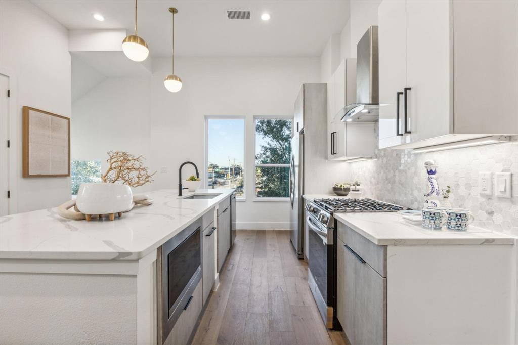 4208 Live Oak Street 201