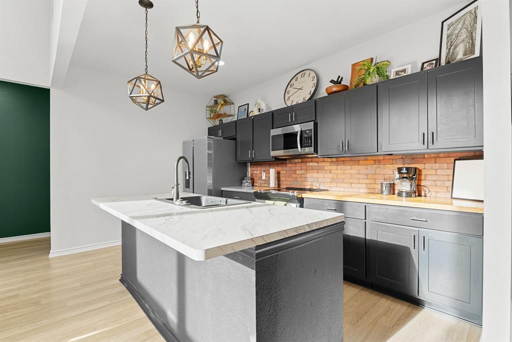 ESTATE VILLAGE - Residential