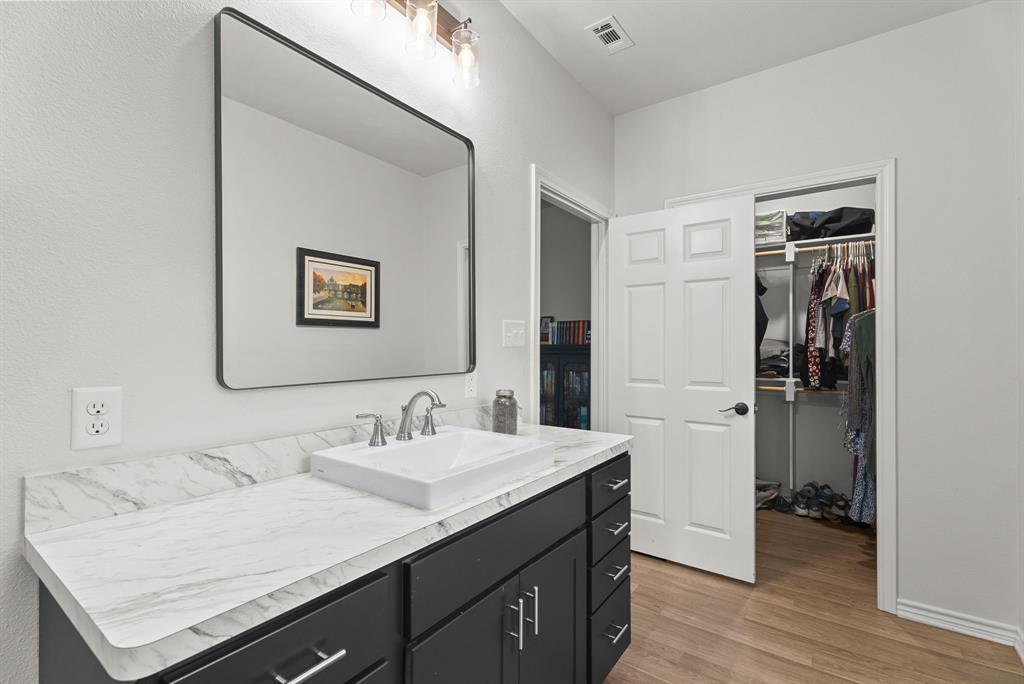 ESTATE VILLAGE - Residential